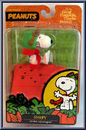 Snoopy (Helmet, Scarf, Doghouse) Action Figure