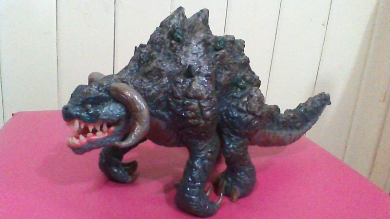 titanus scylla toy